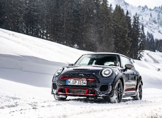 Auch Eis und Schnee halten ihn nicht auf: Der MINI John Cooper Works GP