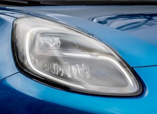 Ford entwickelt das „Kurvenlicht 2.0“ und macht die Nacht zum Tag