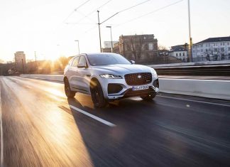 Jaguar F-PACE nun luxuriöser, vernetzter und umfangreich elektrifiziert