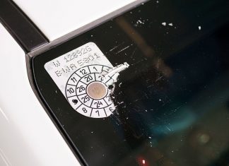 Beschädigtes Pickerl am Fahrzeug kostet bis zu 5000 Euro Strafe