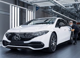 Die ersten vollelektrischen Mercedes-Benz EQS laufen vom Band