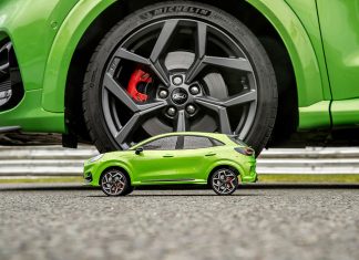 Unglaubliches Rennen: Ford Puma ST gegen RC-Modellauto Ford Puma ST (Maßstab 1:10)