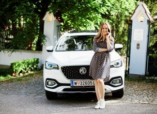 Bianca Schwarzjirg fährt MG