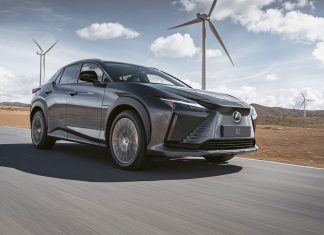 Der neue Lexus RZ 450e fährt vollelektrisch